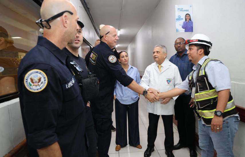 Especialistas de EE.UU. inspeccionan el Hospital del Niño tras el sismo