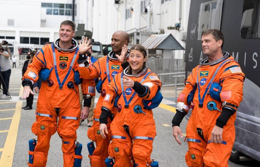 Dos panameños apoyaron en el histórico regreso a la Luna