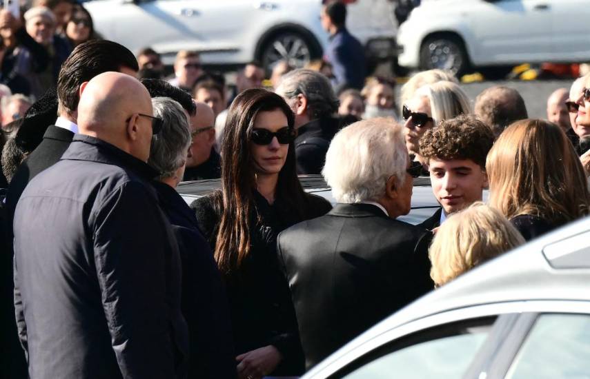 Celebridades de todo el mundo asisten al funeral de Valentino en Roma