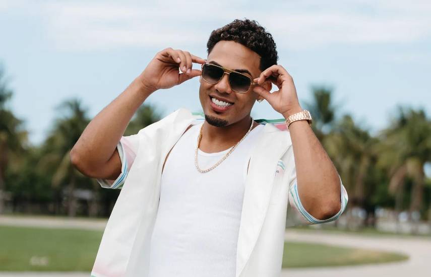 El artista puertorriqueño Myke Towers.