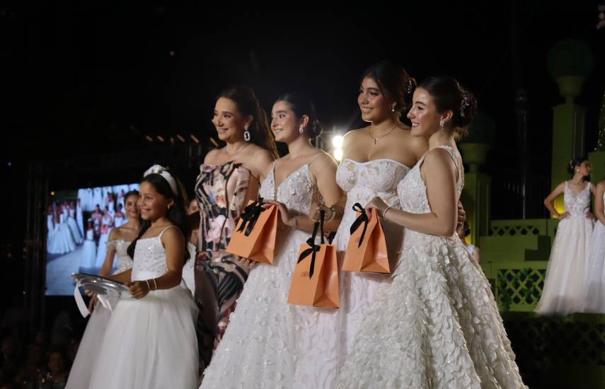 Ana Paula Maduro de Roux es la reina del Festival de Debutantes 2026