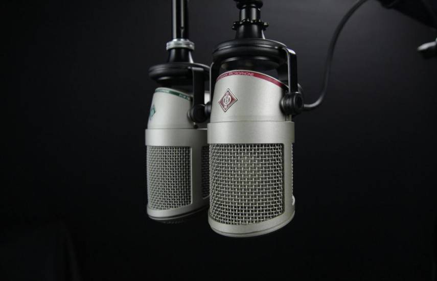 PEXELS | Micrófonos utilizados durante la grabación de un podcast.