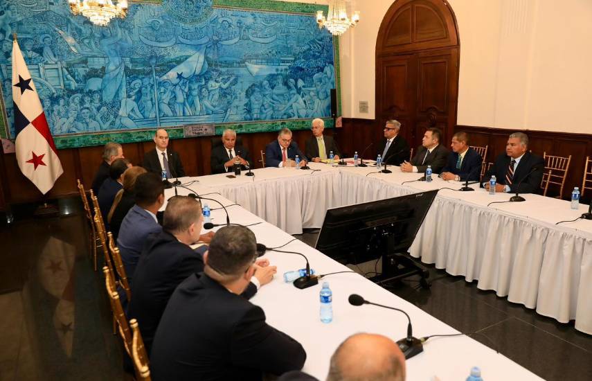 Presidente Mulino se reunió con la bancada de Cambio Democrático