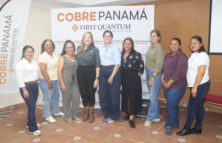 Cobre Panamá gradúa a 47 nuevos expertos en carpintería y fontanería