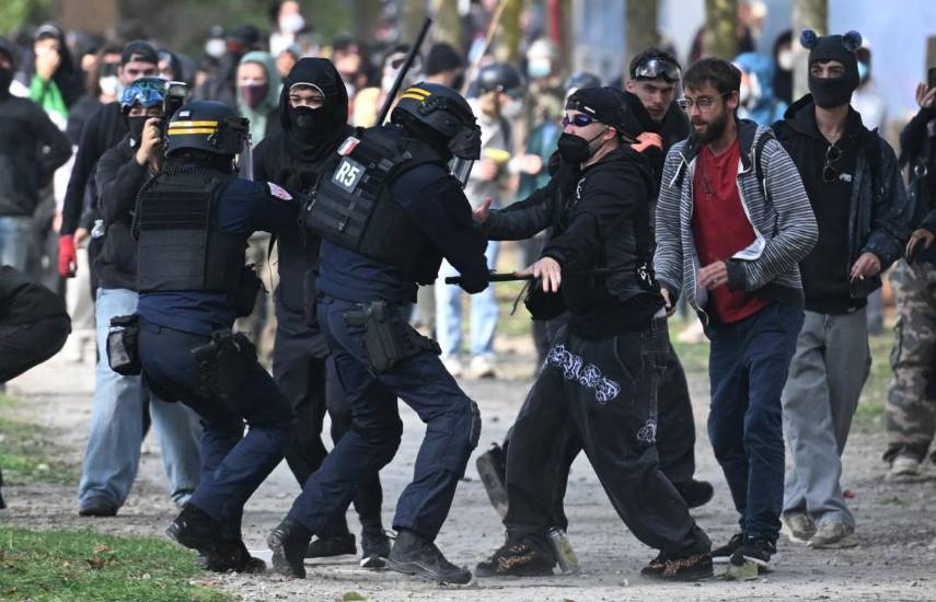 Disturbios y saqueos en Francia tras protestas contra el costo de la vida