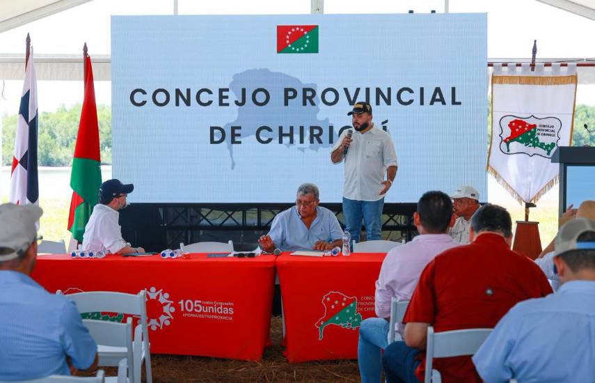 Ministro Moltó conoce los avances del proyecto Puerto Barú