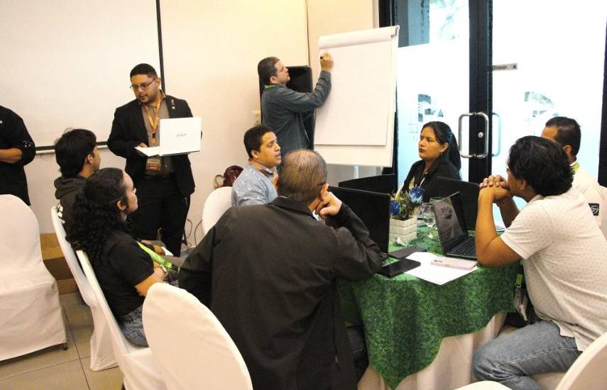 Ideathon y Hackathon IHCAVA impulsan la innovación agropecuaria en Chiriquí