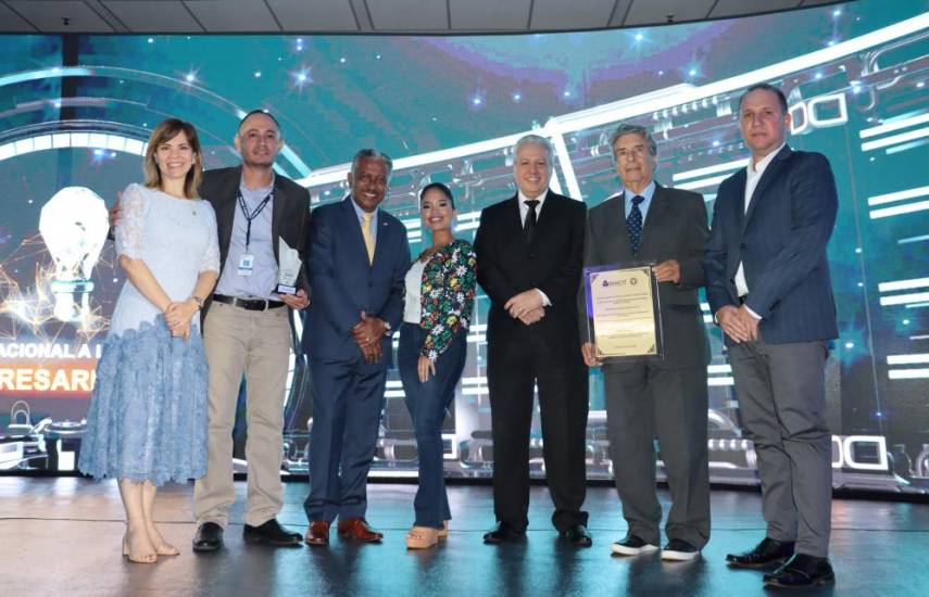 ML | La compañía Azucarera La Estrella S.A., (Grupo Calesa) fue la empresa ganadora del primer lugar del Premio Nacional a Innovación Empresarial 2022.
