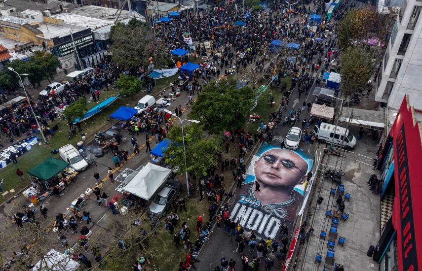 Una multitud da el último adiós al 'Indio' Solari, icono del rock argentino