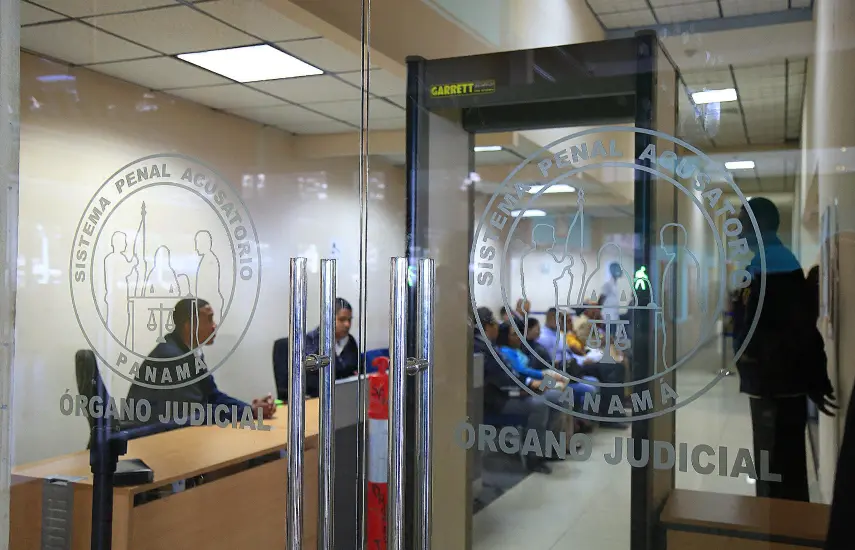 Exfuncionarios bajo investigación