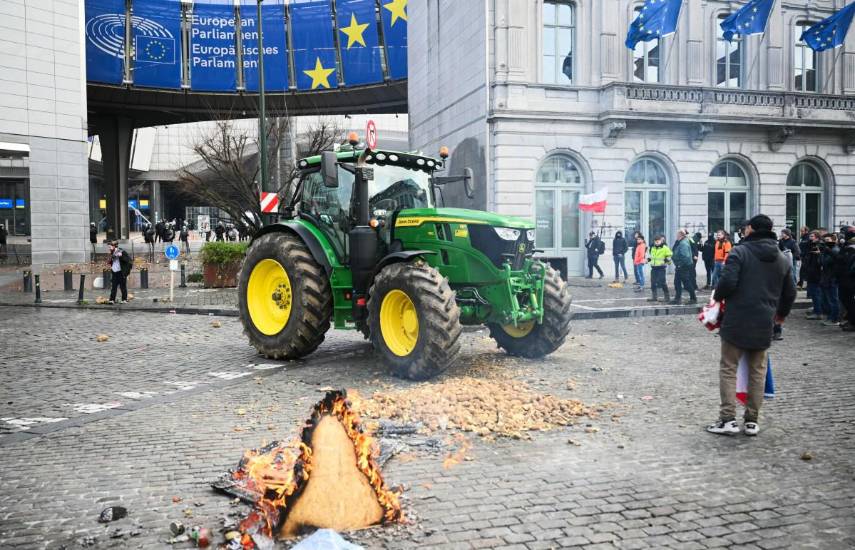 La UE ofrece fondos adicionales a agricultores ante descontento por acuerdo con Mercosur