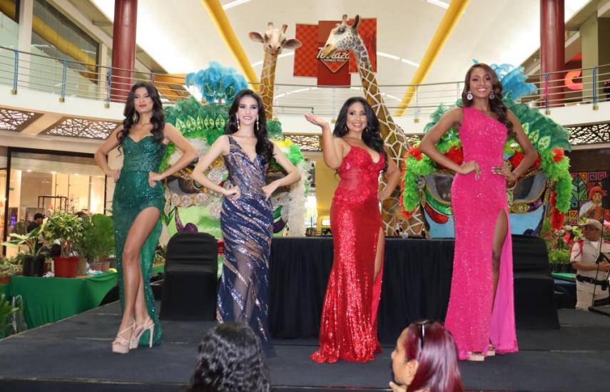J.M. ANDRADE | Yeremith Sánchez, Luna Núñez, Nicole Fuentes y Katherine Blandón, las reinas del Carnaval de Panamá 2024 en su presentación desde el centro comercial Albrook Mall.