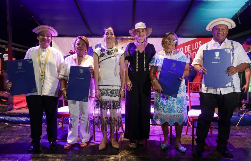Reconocen a portadores del patrimonio cultural en la antesala del Desfile de las Mil Polleras