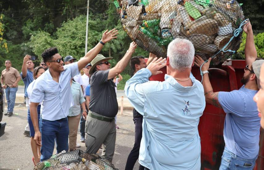 “Pesca tu Basura” busca reducir la contaminación de los plásticos en los océanos