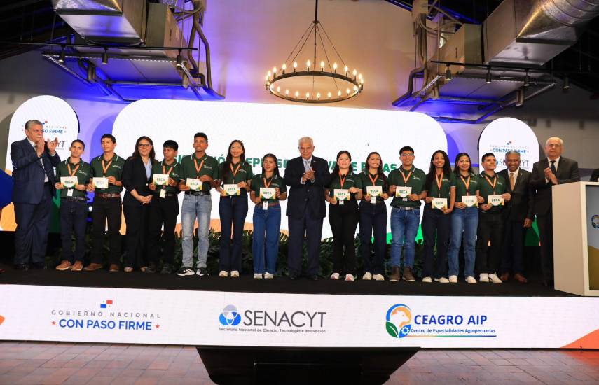 Mulino inaugura el Centro de Especialidades Agropecuarias con 100 estudiantes becados