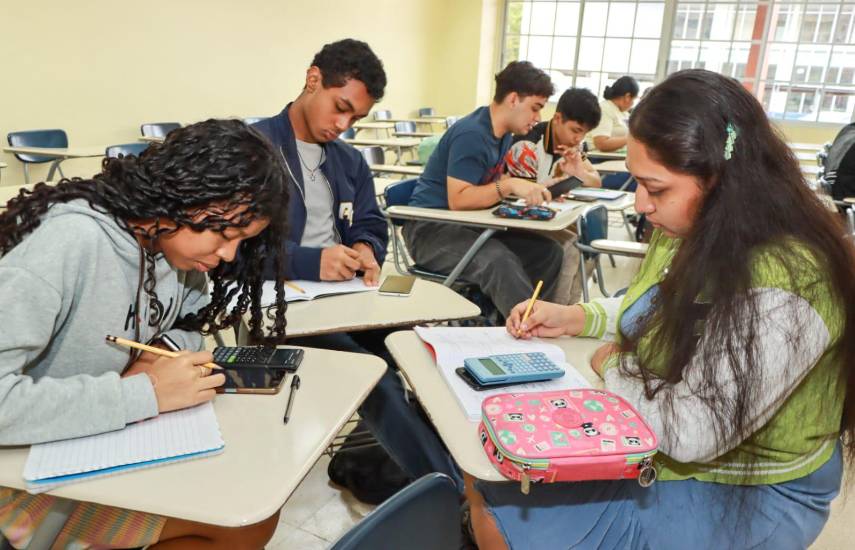 Moreno, físico que aspira a rector de la U. de Panamá