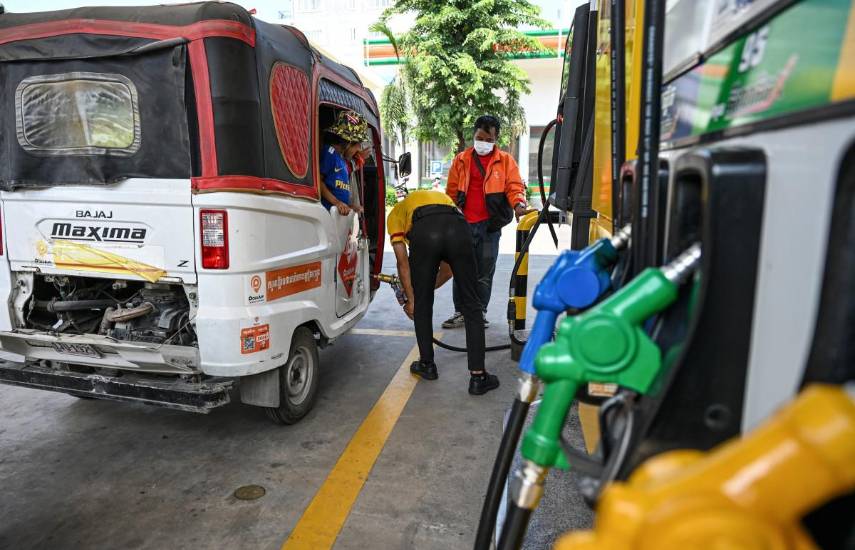 Los precios del petróleo cierran al alza por renovadas amenazas de Trump contra Irán