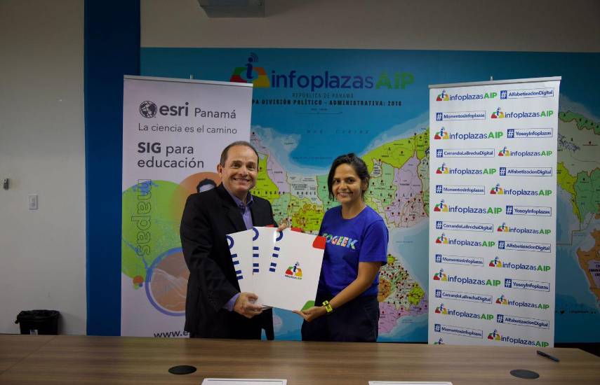 INFOPLAZAS AIP y Esri Panamá firman convenio para impulsar acceso a tecnología geoespacial