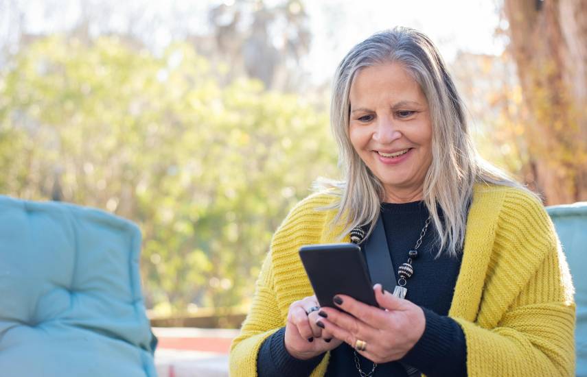 Claves por las que aumentan las estafas a personas mayores