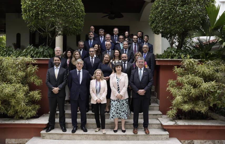 El BEI y Naturgy firman un préstamo de 300 millones de dólares, garantizado por Cesce, para modernizar las redes eléctricas de Panamá