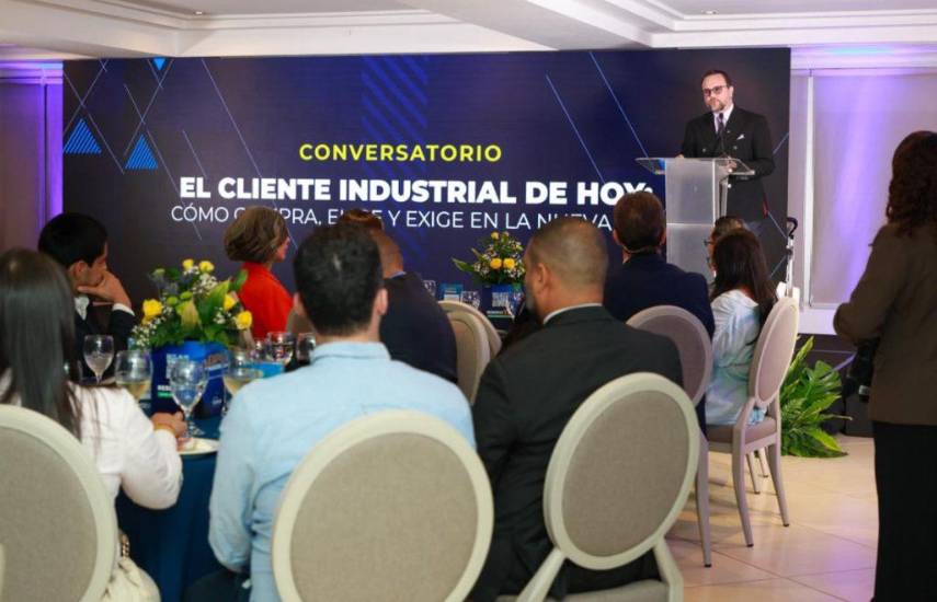 Moltó destaca los aportes de la inversión pública al fortalecimiento del sector de maquinaria y equipos