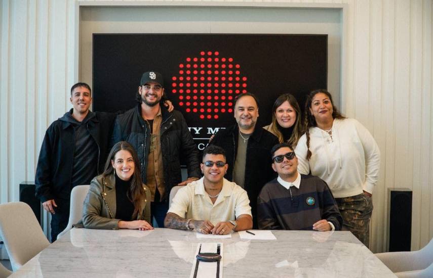 Boza renueva contrato con Sony Music y refuerza su afrobeats