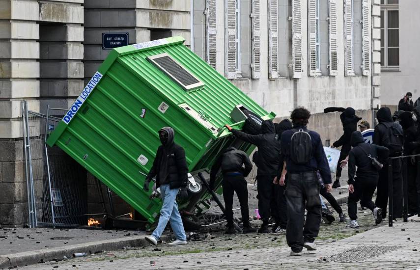 Disturbios y saqueos en Francia tras protestas contra el costo de la vida