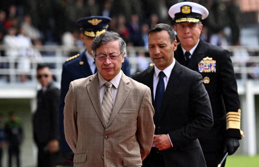 Petro lamenta muerte de menores en bombardeo a guerrilleros