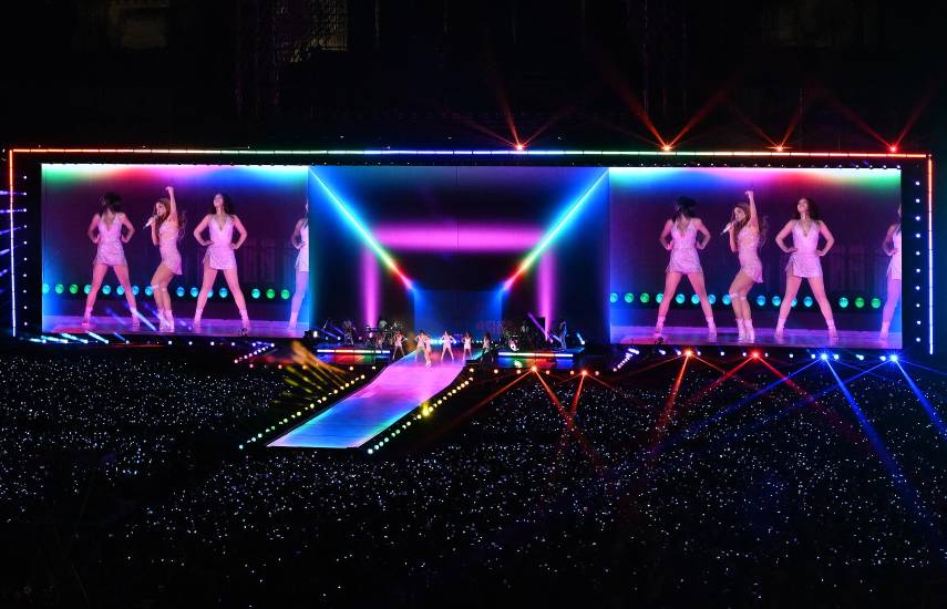 Unas 200.000 personas cantan y bailan al ritmo de Shakira.