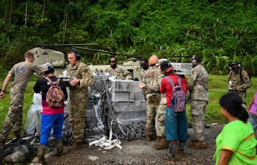 Comando Sur de EE.UU. traslada materiales para puente escolar en la comarca Ngäbe-Buglé
