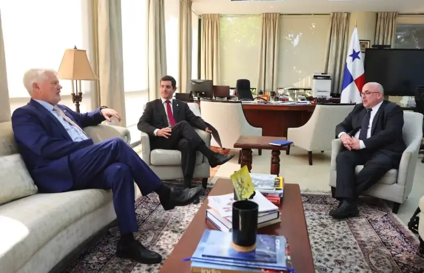 ML | Durante la reunión de planeación.