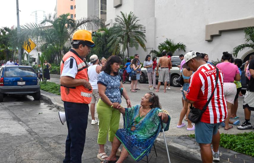 Un fuerte sismo en México deja dos muertos y decenas de casas derrumbadas