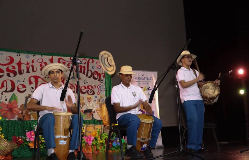 Estudiantes enaltecen la cultura panameña en Festival Nacional de Tambor Folklórico