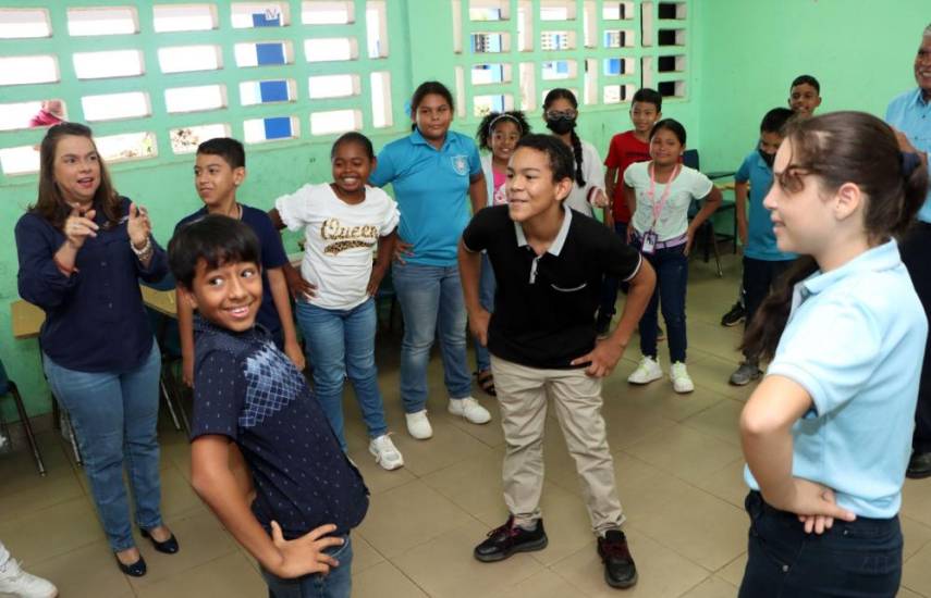 Alumnos de primaria de Panamá Oeste demostraron sus habilidades en inglés.