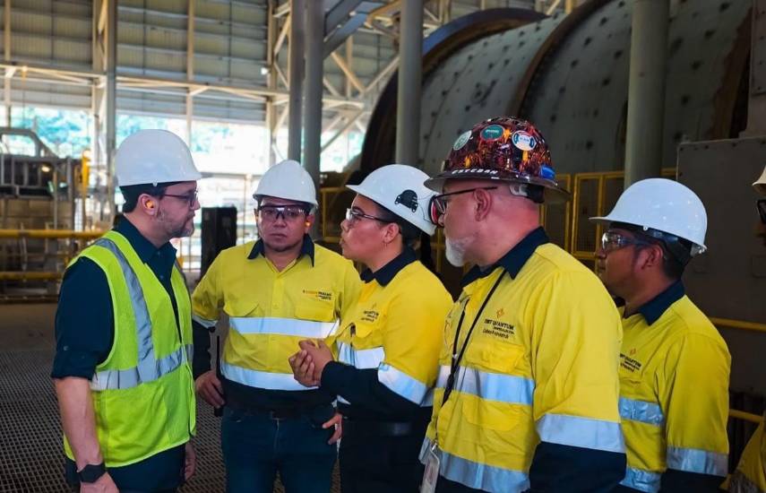 Ministro Moltó recorre comunidades cercanas a la mina de cobre para escuchar a trabajadores, autoridades y proveedores