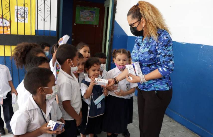 Celebran el Día del Maestro en honor al natalicio de Manuel José Hurtado
