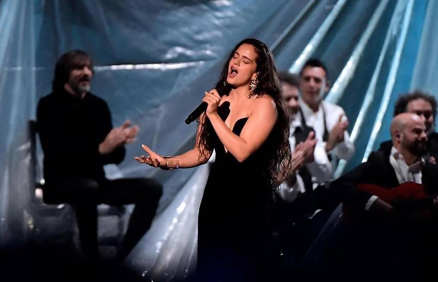 Rosalía aplaza conciertos de su gira “Lux” en Florida por emergencia familiar