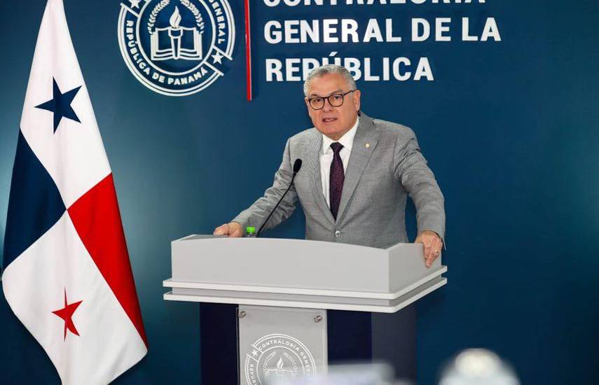 El contralor Anel Flores dona recursos propios a familias afectadas por el sismo