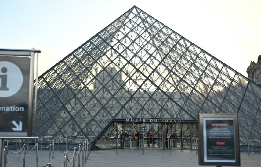 Tres meses después, ¿qué se sabe del robo de joyas en el Louvre?