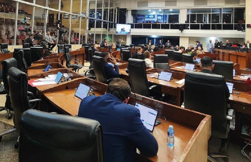 EDITORIAL : Cuidado con esas leyes