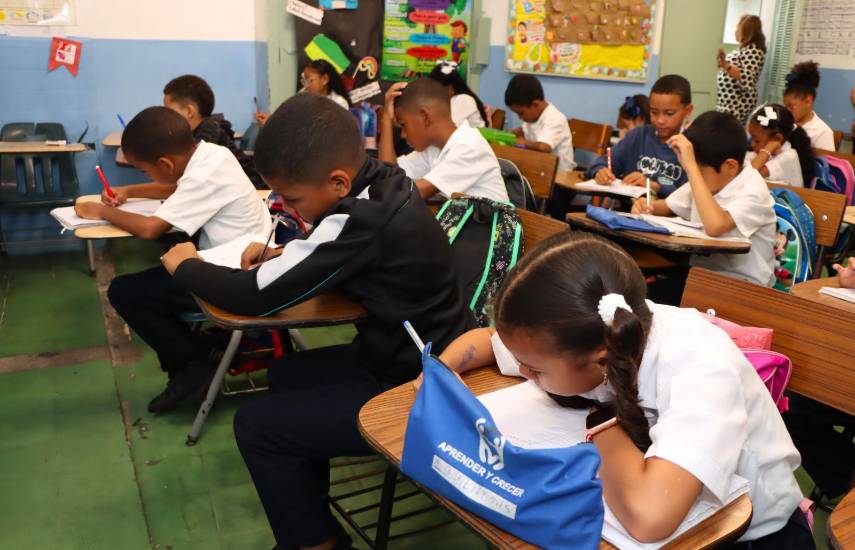 Anuncian un diálogo para impulsar reforma educativa