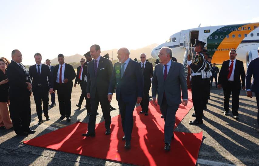 Llegan a Panamá los primeros presidentes para asistir al foro económico