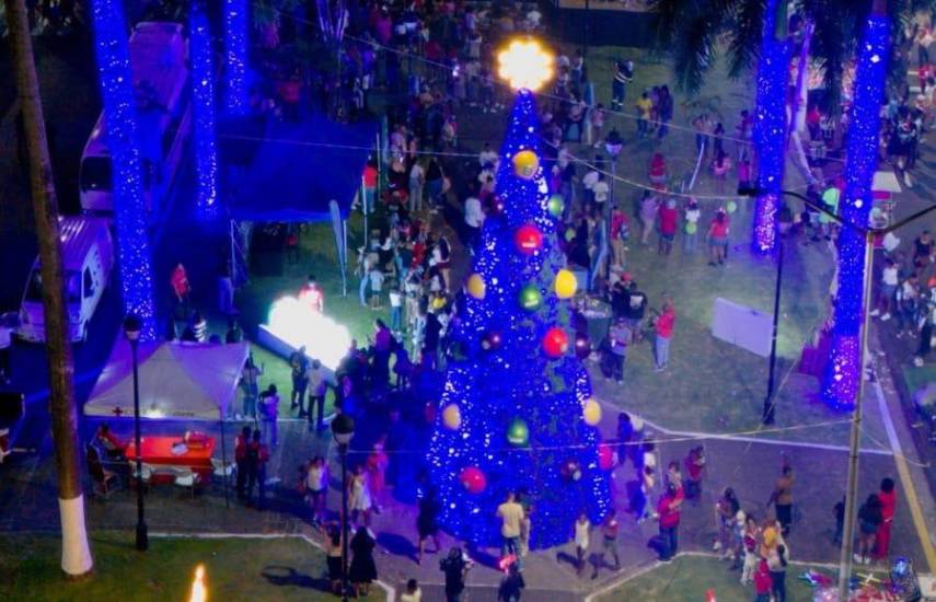Cobre Panamá y alcaldía de Colón encienden la Navidad en el Paseo Marino