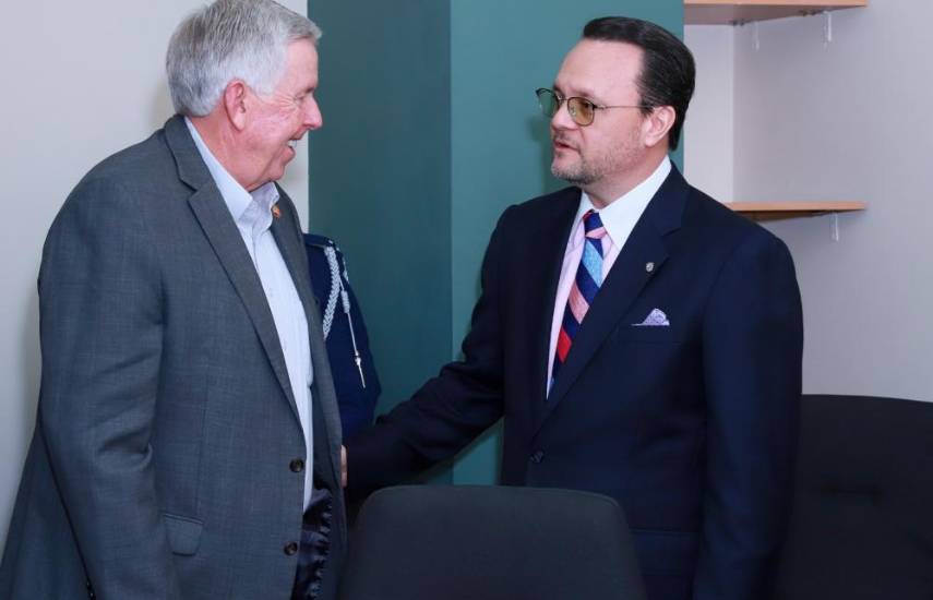 Moltó se reunió con el gobernador de Missouri para fortalecer la cooperación