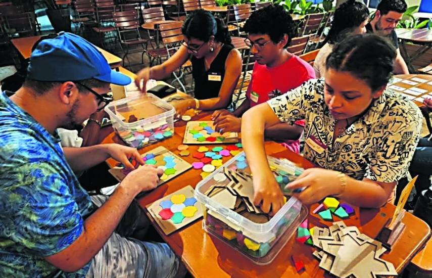 Cortesía | Actividad MathsJam con teselados de burbujas y marcos.