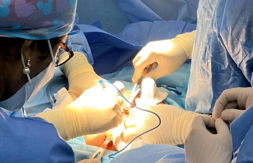 Paciente que se le realizó cirugía intrauterina por espina bífida se recupera satisfactoriamente