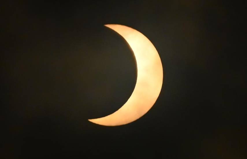 Eclipse muestra su “anillo de fuego” en el cielo del continente americano