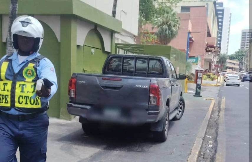 ML | Vehículo mal estacionado.