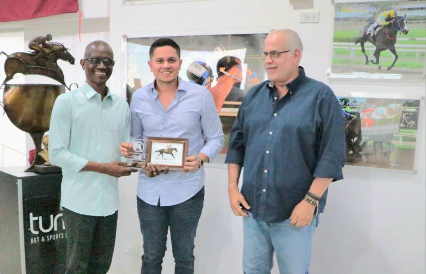 Booz Baruc y Dandy del Peligro ingresan a la galería anual de la hípica