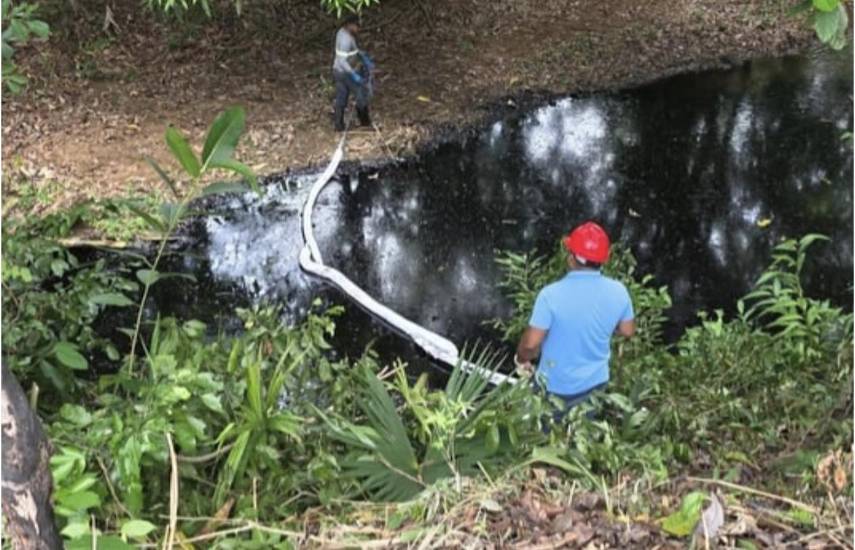 MiAmbiente abre investigación por contaminación con hidrocarburos en el río Capira